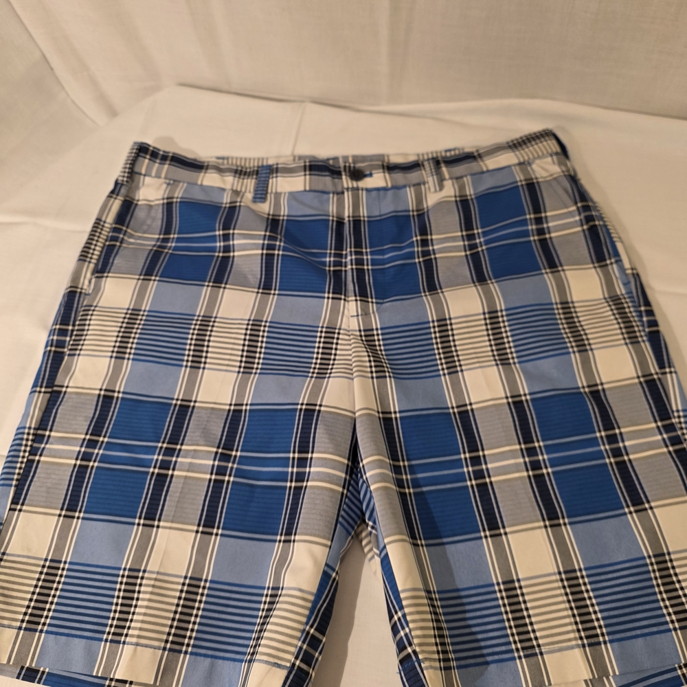 Izod Golf Blue and White Plaid Men's Shorts, 38w